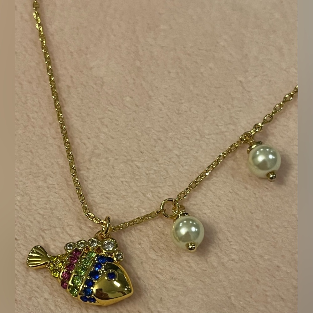 Kate Spade Gold Necklace with Multicolored Fish and Pearl Accents new with tag - Picture 4 of 5